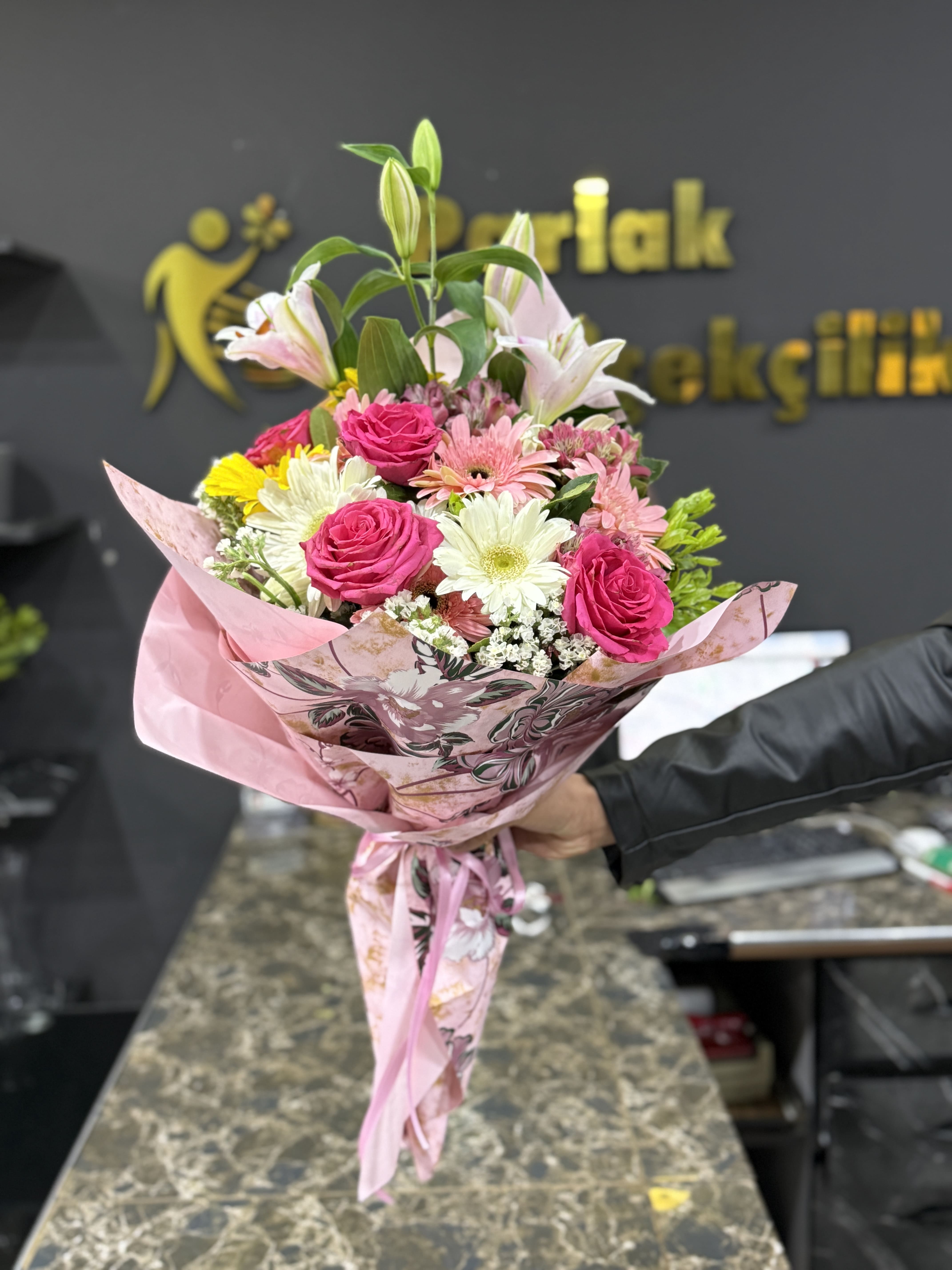 Byk Boy Lilyum ve Mevsim iekleri Buketi